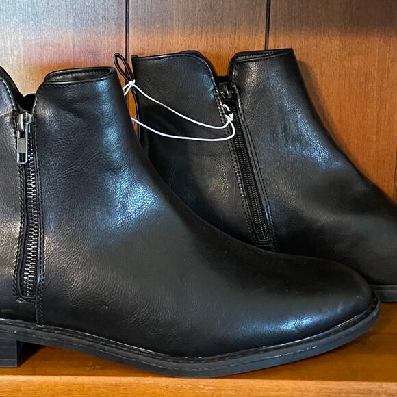 NWT Universal Thread Size 11  Faux Leather Boots that Zip on both sides. - Picture 1 of 6